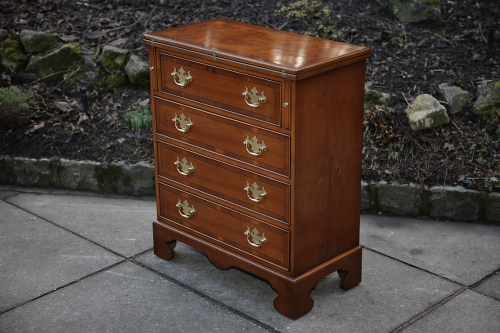A YEW WOOD CHEST OF DRAWERS WRITING COMPUTER TABLE DESK STAND.