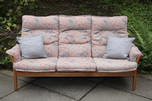 AN ERCOL LIGHT ELM SETTEE SOFA COUCH ARMCHAIR SEAT CUSHIONS SUITE CHAIR PEW BENCH