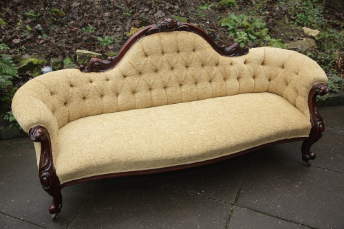 A VICTORIAN BUTTON BACK SETTEE SOFA COUCH CHAISE ARMCHAIR