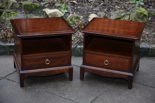 2 X STAG MINSTREL MAHOGANY BEDSIDE CABINETS LAMP TABLES
