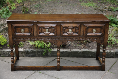 A TITCHMARSH & GOODWIN DRESSER BASE SIDEBOARD HALL TABLE