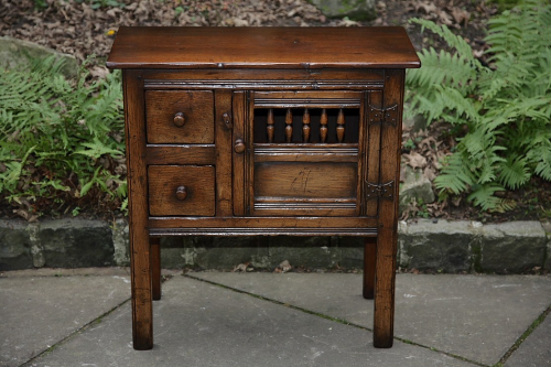 A TITCHMARSH AND GOODWIN SOLID OAK MEDIEVAL CREDENCE CABINET CUPBOARD HALL LAMP TABLE.
