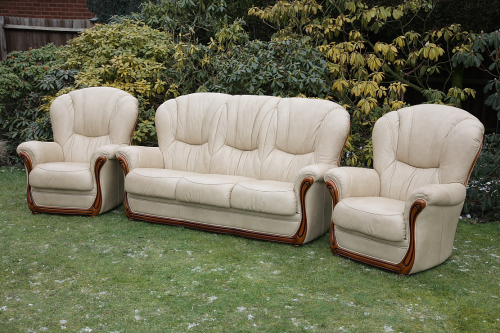 A BARDI ITALIAN LEATHER CHESTERFIELD WING BACK 3 PIECE SUITE SETTEE SOFA COUCH ARMCHAIRS.