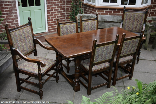 A TITCHMARSH GOODWIN STYLE SOLID OAK REFECTORY DINING TABLE & SIX CHAIRS ARMCHAIRS