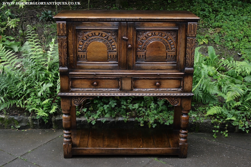 A TITCHMARSH AND GOODWIN SOLID OAK WINE DRINKS HALL CABINET CUPBOARD SIDEBOARD.