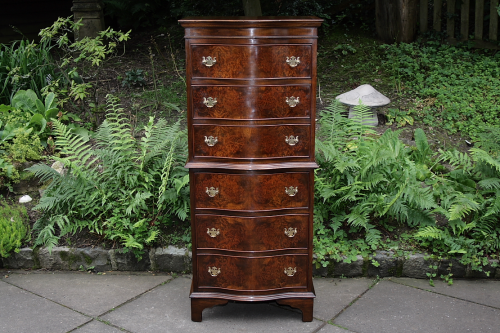 A BEVAN FUNNELL REPRODUX STYLE BURR WALNUT CHEST ON CHEST OF DRAWERS BEDROOM STAND DRESSING CABINET.
