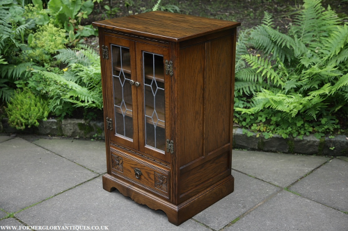 AN OLD CHARM WOOD BROTHERS LIGHT OAK T.V HI-FI MUSIC DVD CD DISPLAY CABINET CUPBOARD TABLE STAND.