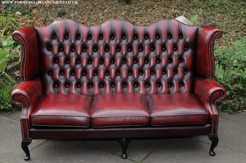 AN OXBLOOD RED LEATHER CHESTERFIELD WING-BACK ARMCHAIR SOFA SUITE SETTEE COUCH SEAT