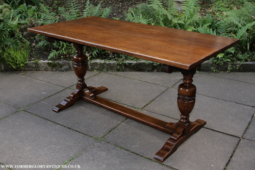 A TITCHMARSH AND GOODWIN STYLE CARVED SOLID OAK REFECTORY KITCHEN DINING TABLE.