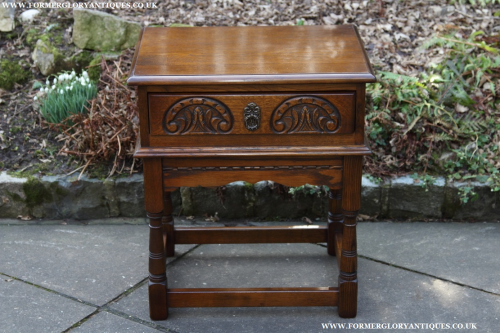 AN OLD CHARM WOOD BROS LIGHT OAK OCCASIONAL COFFEE LAMP SIDE END HALL TABLE BEDSIDE CABINET.