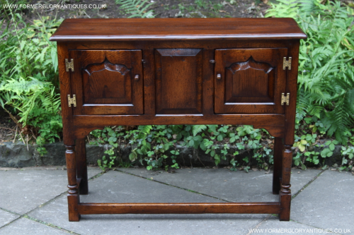 A TITCHMARSH AND GOODWIN STYLE OAK SIDEBOARD DRESSER BASE CABINET CUPBOARD HALL LAMP TABLE