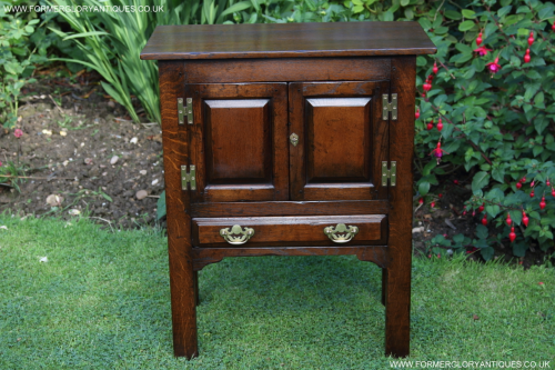 A TITCHMARSH & GOODWIN SOLID OAK CABINET CUPBOARD HALL LAMP PHONE TABLE SIDEBOARD