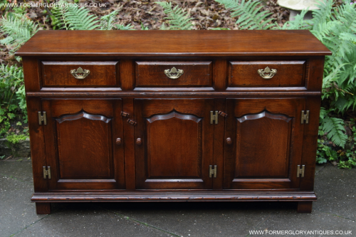 A TITCHMARSH AND GOODWIN STYLE OAK DRESSER BASE SIDEBOARD CABINET CUPBOARD HALL TABLE