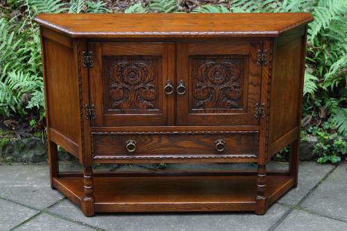 A JAYCEE AUTUMN GOLD CARVED OAK DRESSER BASE CANTED CUPBOARD SIDEBOARD TABLE TV STAND