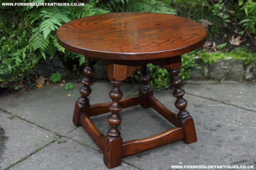 AN OLD CHARM JAYCEE SOLID OAK TUDOR BROWN SIDE END OCCASIONAL COFFEE LAMP PHONE TABLE STAND