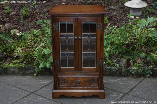 AN OLD CHARM LIGHT OAK TV HI FI MUSIC CD DVD CABINET CUPBOARD TABLE STAND BOOKCASE.