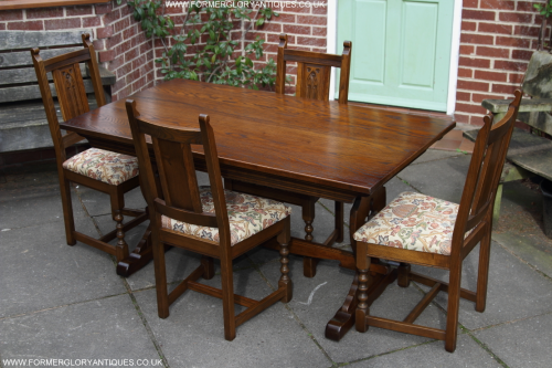 AN OLD CHARM WOOD BROTHERS CARVED LIGHT OAK KITCHEN DINING SET TABLE FOUR CHAIRS ARMCHAIRS