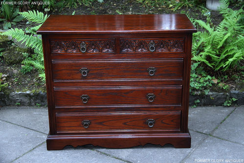 A WOOD BROTHERS OLD CHARM TUDOR BROWN OAK CHEST OF DRAWERS