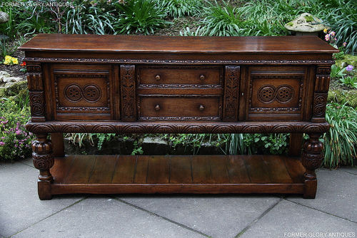 A TITCHMARSH AND GOODWIN SOLID OAK DRESSER BASE / SIDEBOARD