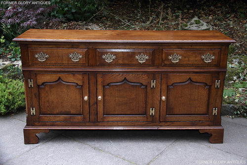 TITCHMARSH AND GOODWIN STYLE SOLID OAK DRESSER BASE / SIDEBOARD