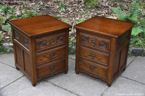 A PAIR OF WOOD BROTHERS OLD CHARM LIGHT OAK BEDSIDE CABINETS / CHEST OF DRAWERS