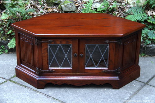 A WOOD BROTHERS OLD CHARM TUDOR BROWN CORNER TV CABINET / STAND