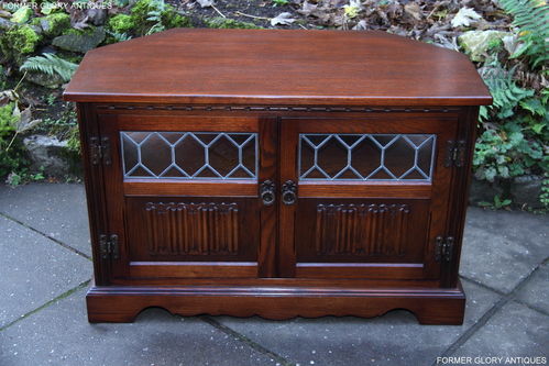 A WOOD BROTHERS OLD CHARM TUDOR BROWN OAK CORNER TV CABINET / STAND