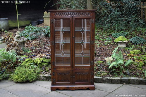 A WOOD BROTHERS OLD CHARM CARVED LIGHT OAK DISPLAY CABINET / CUPBOARD