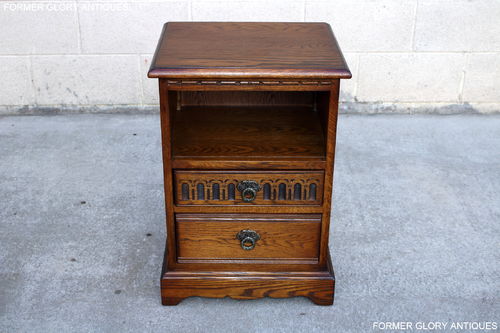 A WOOD BROTHERS OLD CHARM CARVED LIGHT OAK BEDSIDE CABINET / TABLE / NIGHTSTAND