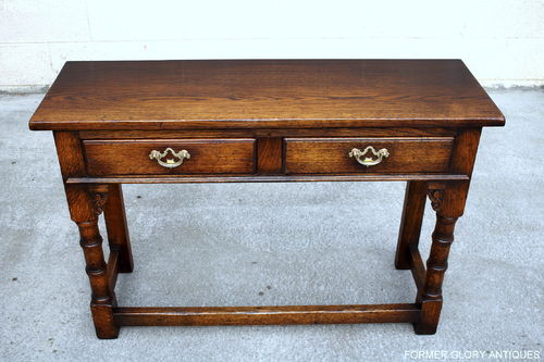 A TITCHMARSH AND GOODWIN STYLE JACOBEAN STRESSED OAK TWO DRAWER HALL CONSOLE / SIDE TABLE
