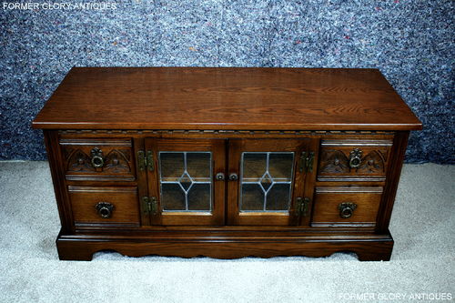 A WOOD BROTHERS OLD CHARM CARVED LIGHT OAK TV CABINET / STAND / BASE / UNIT