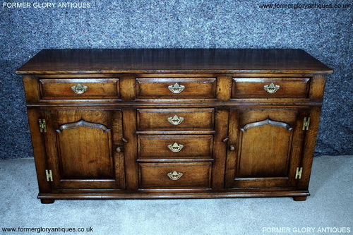 A TITCHMARSH AND GOODWIN SOLID STRESSED OAK ENCLOSED SIDEBOARD / DRESSER BASE