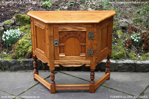 A WOOD BROTHERS OLD CHARM VINTAGE CARVED OAK CANTED PEDESTAL CABINET / CUPBOARD / HALL TABLE